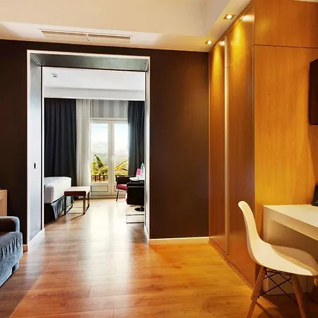Hotel Catalonia Reina Victoria 4*